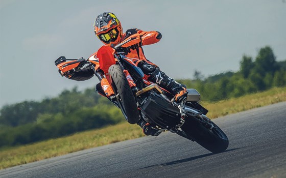 Verleihmotorrad KTM 690 SMC R vom Händler Zweiradcenter Bernhardt - Bild 3