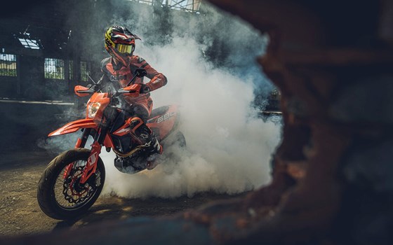 Verleihmotorrad KTM 690 SMC R vom Händler Zweiradcenter Bernhardt - Bild 5