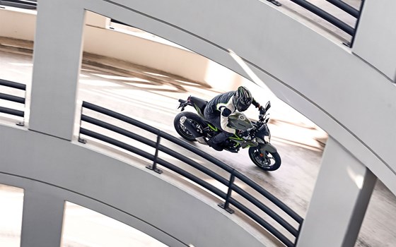 Verleihmotorrad Kawasaki Z125 vom Händler Moto K Team GmbH - Bild 4 Verleihmotorrad Kawasaki Z125 vom Händler Moto K Team GmbH - Bild 4