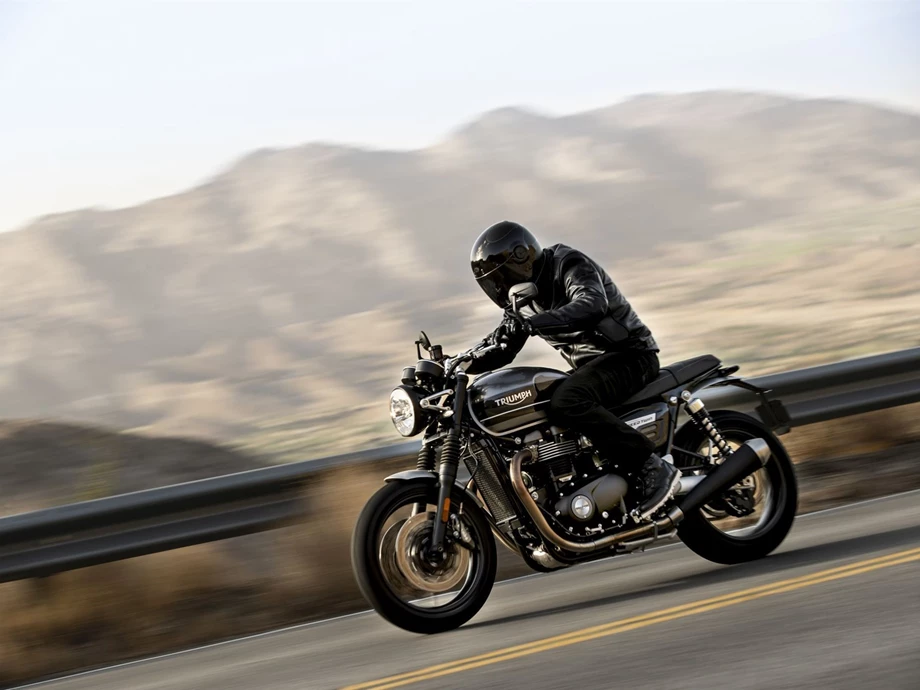 Verleihmotorrad Triumph Speed Twin 1200 vom Händler Klingenberger Kehl GbR Bild 10: Verleihmotorrad Triumph Speed Twin 1200 vom Händler Klingenberger Kehl GbR