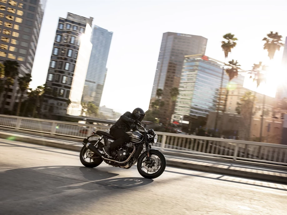 Verleihmotorrad Triumph Speed Twin 1200 vom Händler Klingenberger Kehl GbR Bild 20: Verleihmotorrad Triumph Speed Twin 1200 vom Händler Klingenberger Kehl GbR