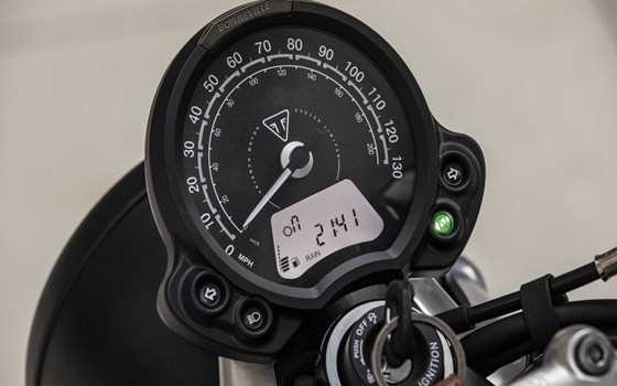 Verleihmotorrad Triumph Speed Twin 900 vom Händler Q-Bike Technik GmbH - Bild 21 Verleihmotorrad Triumph Speed Twin 900 vom Händler Q-Bike Technik GmbH - Bild 21