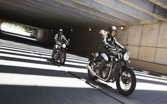 Verleihmotorrad Triumph Speed Twin 900 vom Händler Q-Bike Technik GmbH - Bild 23 Verleihmotorrad Triumph Speed Twin 900 vom Händler Q-Bike Technik GmbH - Bild 23