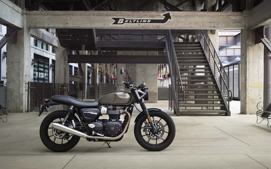 Verleihmotorrad Triumph Speed Twin 900 vom Händler Q-Bike Technik GmbH - Bild 26 Verleihmotorrad Triumph Speed Twin 900 vom Händler Q-Bike Technik GmbH - Bild 26