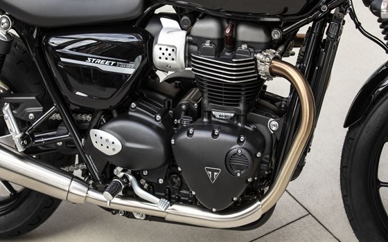 Verleihmotorrad Triumph Speed Twin 900 vom Händler Q-Bike Technik GmbH - Bild 8 Verleihmotorrad Triumph Speed Twin 900 vom Händler Q-Bike Technik GmbH - Bild 8
