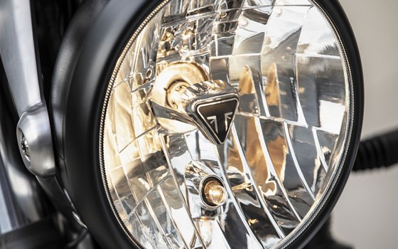 Verleihmotorrad Triumph Speed Twin 900 vom Händler Q-Bike Technik GmbH - Bild 9 Verleihmotorrad Triumph Speed Twin 900 vom Händler Q-Bike Technik GmbH - Bild 9