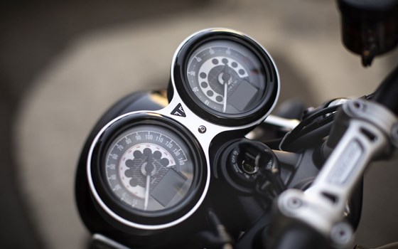 Verleihmotorrad Triumph Speed Twin 1200 vom Händler Q-Bike Technik GmbH - Bild 12 Verleihmotorrad Triumph Speed Twin 1200 vom Händler Q-Bike Technik GmbH - Bild 12