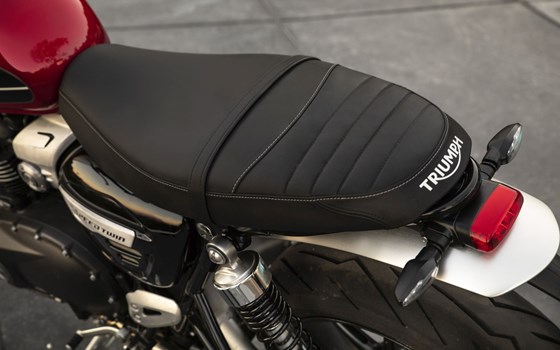 Verleihmotorrad Triumph Speed Twin 1200 vom Händler Q-Bike Technik GmbH - Bild 17 Verleihmotorrad Triumph Speed Twin 1200 vom Händler Q-Bike Technik GmbH - Bild 17