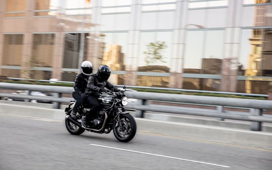 Verleihmotorrad Triumph Speed Twin 1200 vom Händler Q-Bike Technik GmbH - Bild 19 Verleihmotorrad Triumph Speed Twin 1200 vom Händler Q-Bike Technik GmbH - Bild 19