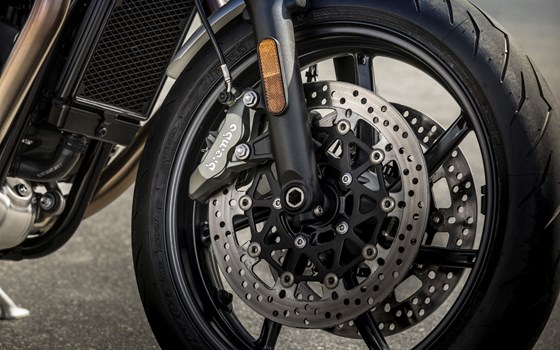 Verleihmotorrad Triumph Speed Twin 1200 vom Händler Q-Bike Technik GmbH - Bild 30 Verleihmotorrad Triumph Speed Twin 1200 vom Händler Q-Bike Technik GmbH - Bild 30