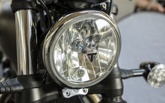 Verleihmotorrad Triumph Bonneville Bobber vom Händler Q-Bike Technik GmbH - Bild 26 Verleihmotorrad Triumph Bonneville Bobber vom Händler Q-Bike Technik GmbH - Bild 26