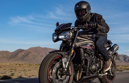 Leihmotorrad Triumph Speed Triple RS