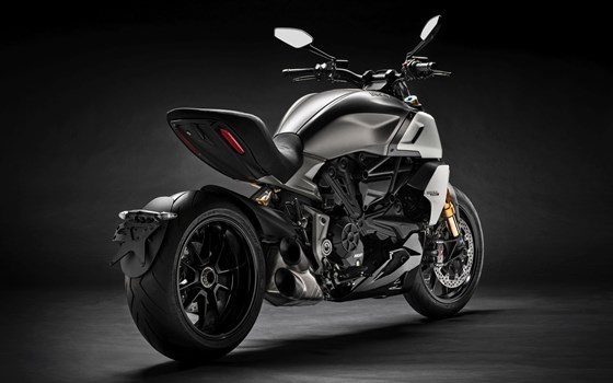 Verleihmotorrad Ducati Diavel 1260 S vom Händler Moto 77 AG - Bild 11 Verleihmotorrad Ducati Diavel 1260 S vom Händler Moto 77 AG - Bild 11