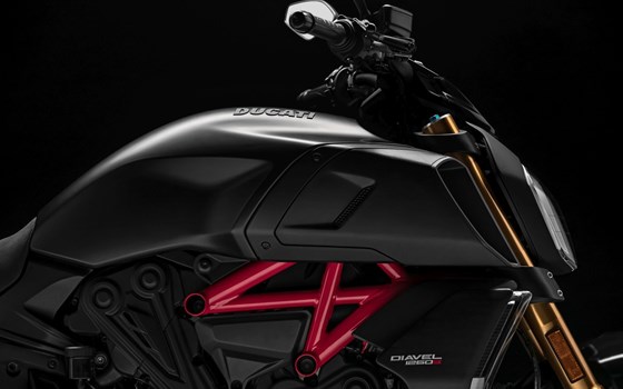 Verleihmotorrad Ducati Diavel 1260 S vom Händler Moto 77 AG - Bild 14 Verleihmotorrad Ducati Diavel 1260 S vom Händler Moto 77 AG - Bild 14