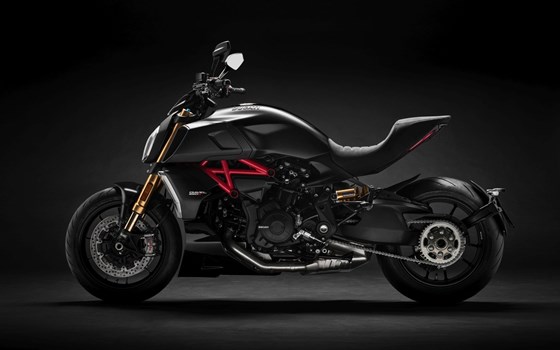 Verleihmotorrad Ducati Diavel 1260 S vom Händler Moto 77 AG - Bild 20 Verleihmotorrad Ducati Diavel 1260 S vom Händler Moto 77 AG - Bild 20