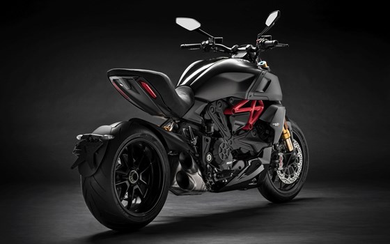 Verleihmotorrad Ducati Diavel 1260 S vom Händler Moto 77 AG - Bild 22 Verleihmotorrad Ducati Diavel 1260 S vom Händler Moto 77 AG - Bild 22