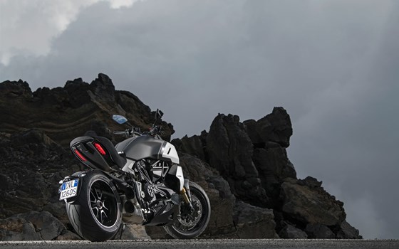 Verleihmotorrad Ducati Diavel 1260 S vom Händler Moto 77 AG - Bild 6 Verleihmotorrad Ducati Diavel 1260 S vom Händler Moto 77 AG - Bild 6
