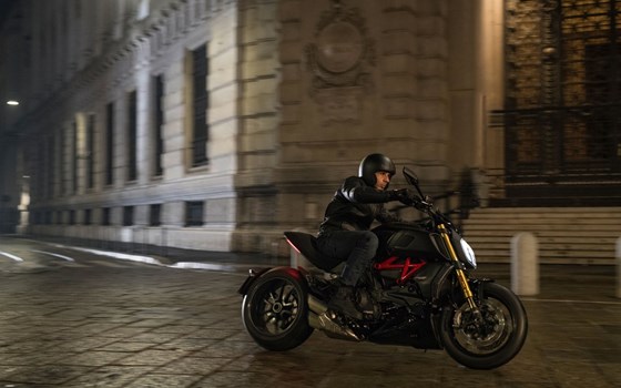 Verleihmotorrad Ducati Diavel 1260 S vom Händler Moto 77 AG - Bild 8 Verleihmotorrad Ducati Diavel 1260 S vom Händler Moto 77 AG - Bild 8