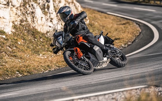 Verleihmotorrad KTM 790 Adventure vom Händler Stöbe Motorräder - Bild 2 Verleihmotorrad KTM 790 Adventure vom Händler Stöbe Motorräder - Bild 2