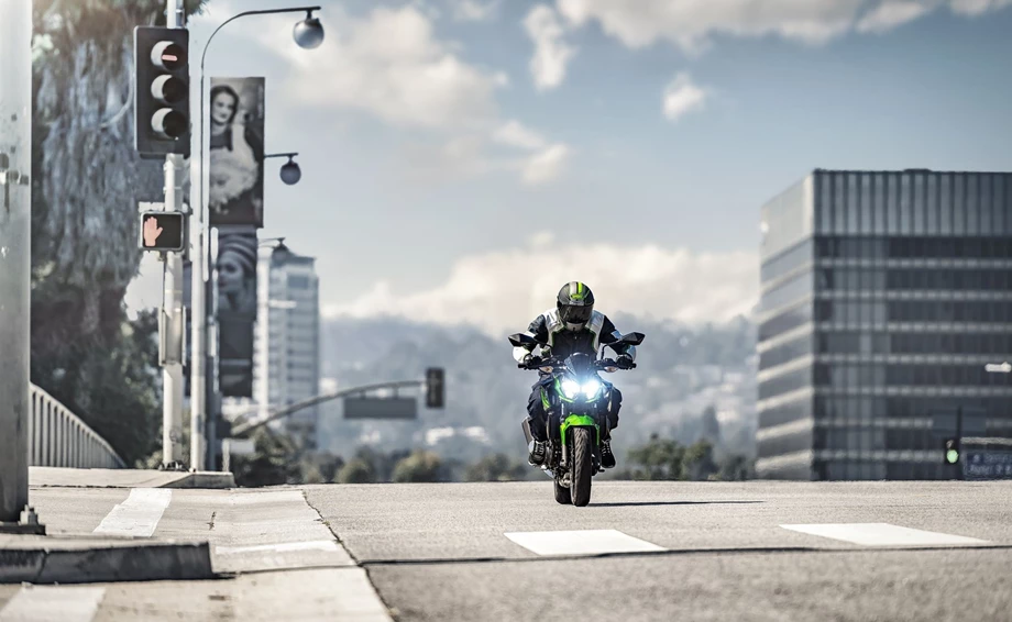 Verleihmotorrad Kawasaki Z 400 vom Händler Stöbe Motorräder Bild 5: Verleihmotorrad Kawasaki Z 400 vom Händler Stöbe Motorräder