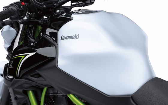 Verleihmotorrad Kawasaki Z650 vom Händler Stöbe Motorräder - Bild 20 Verleihmotorrad Kawasaki Z650 vom Händler Stöbe Motorräder - Bild 20