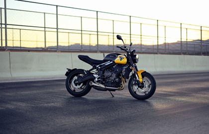 Leihmotorrad Triumph Trident 660