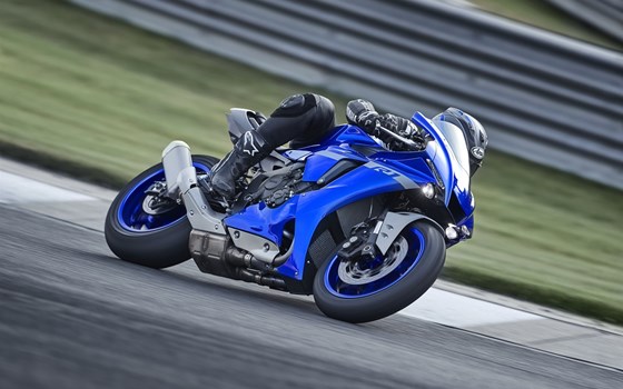 Verleihmotorrad Yamaha R1 vom Händler Motorrad Waser GmbH - Bild 10 Verleihmotorrad Yamaha R1 vom Händler Motorrad Waser GmbH - Bild 10
