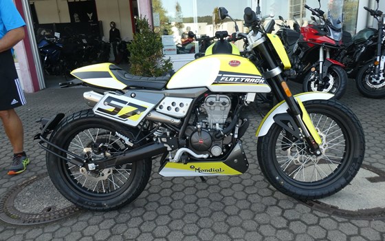 Verleihmotorrad FB Mondial Flat Track 125i ABS vom Händler Zweirad-Center Zöller - Bild 2 Verleihmotorrad FB Mondial Flat Track 125i ABS vom Händler Zweirad-Center Zöller - Bild 2