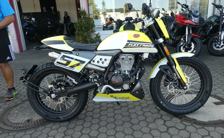 Verleihmotorrad FB Mondial Flat Track 125i ABS vom Händler Zweirad-Center Zöller Bild 2: Verleihmotorrad FB Mondial Flat Track 125i ABS vom Händler Zweirad-Center Zöller