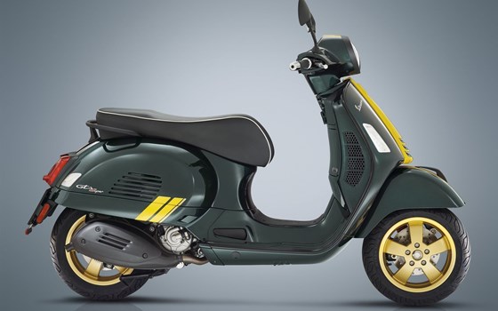 Verleihmotorrad Vespa GTS 300 Super Racing Sixties vom Händler ERRO MOTO - Bild 3