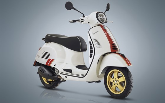 Verleihmotorrad Vespa GTS 300 Super Racing Sixties vom Händler ERRO MOTO - Bild 5