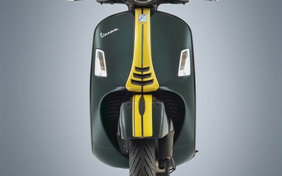 Verleihmotorrad Vespa GTS 300 Super Racing Sixties vom Händler ERRO MOTO - Bild 7
