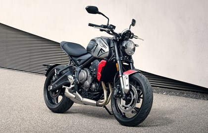 Leihmotorrad Triumph Trident 660