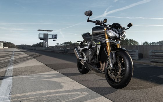 Verleihmotorrad Triumph Speed Triple 1200 RS vom Händler Triumph Emsland - Hertrampf Racing - Bild 3 Verleihmotorrad Triumph Speed Triple 1200 RS vom Händler Triumph Emsland - Hertrampf Racing - Bild 3