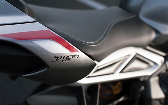 Verleihmotorrad Triumph Street Triple 765 RS vom Händler Triumph Emsland - Hertrampf Racing - Bild 13 Verleihmotorrad Triumph Street Triple 765 RS vom Händler Triumph Emsland - Hertrampf Racing - Bild 13