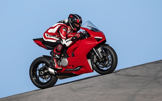 Verleihmotorrad Ducati Panigale V2 vom Händler Triumph Emsland - Hertrampf Racing - Bild 2 Verleihmotorrad Ducati Panigale V2 vom Händler Triumph Emsland - Hertrampf Racing - Bild 2
