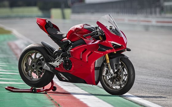 Verleihmotorrad Ducati Panigale V4 S vom Händler Triumph Emsland - Hertrampf Racing - Bild 4 Verleihmotorrad Ducati Panigale V4 S vom Händler Triumph Emsland - Hertrampf Racing - Bild 4