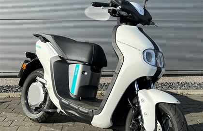 Leihmotorrad Yamaha NEO's