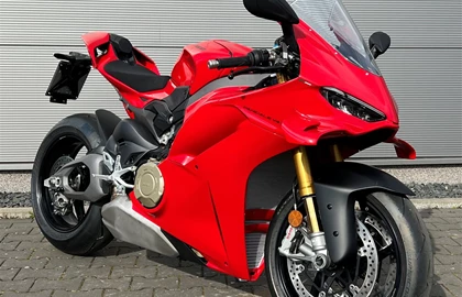Leihmotorrad Ducati Panigale V4 S Leihmotorrad Ducati Panigale V4 S