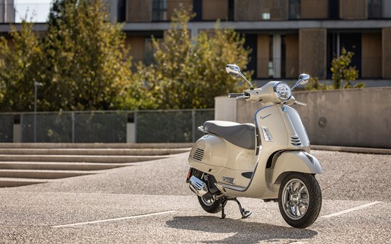 Verleihmotorrad Vespa GTS 125 vom Händler hmf Motorräder GmbH - Bild 1