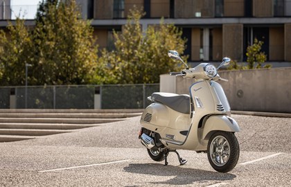 Leihmotorrad Vespa GTS 125