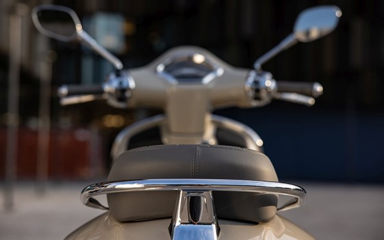 Verleihmotorrad Vespa GTS 125 vom Händler hmf Motorräder GmbH - Bild 3