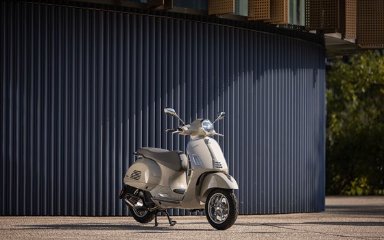 Verleihmotorrad Vespa GTS 125 vom Händler hmf Motorräder GmbH - Bild 4