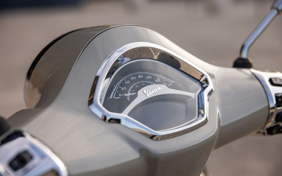 Verleihmotorrad Vespa GTS 125 vom Händler hmf Motorräder GmbH - Bild 5