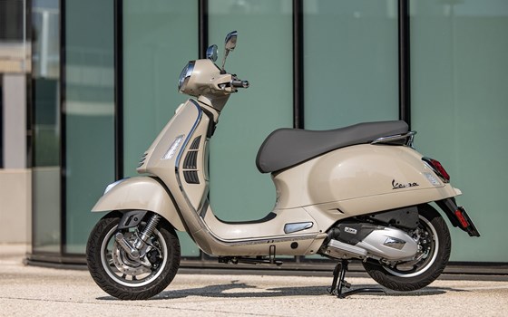 Verleihmotorrad Vespa GTS 125 vom Händler hmf Motorräder GmbH - Bild 6