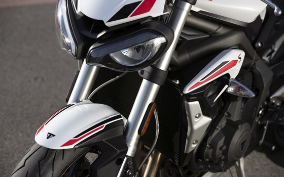 Verleihmotorrad Triumph Street Triple S A2 vom Händler Triumph Emsland - Hertrampf Racing - Bild 9 Verleihmotorrad Triumph Street Triple S A2 vom Händler Triumph Emsland - Hertrampf Racing - Bild 9