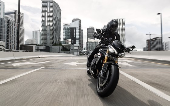 Verleihmotorrad Triumph Speed Triple 1200 RS vom Händler Q-Bike Technik GmbH - Bild 13 Verleihmotorrad Triumph Speed Triple 1200 RS vom Händler Q-Bike Technik GmbH - Bild 13