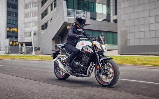 Verleihmotorrad Honda CB500 Hornet vom Händler Motorrad Oeler GmbH - Bild 21