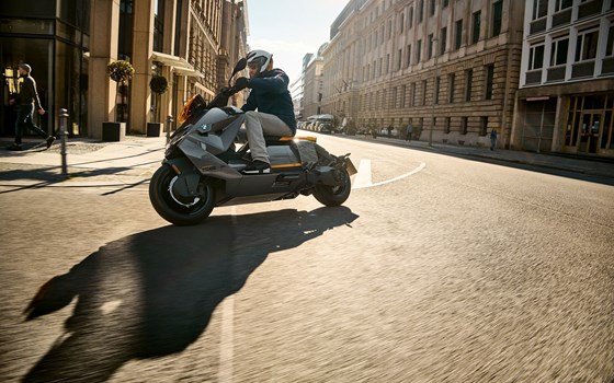 Verleihmotorrad BMW CE 04 vom Händler Euro Motors Graz Motorradhandels GmbH - Bild 4 Verleihmotorrad BMW CE 04 vom Händler Euro Motors Graz Motorradhandels GmbH - Bild 4