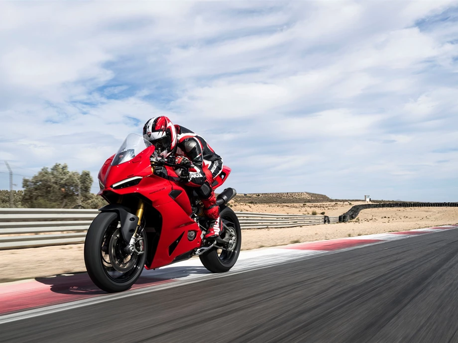 Verleihmotorrad Ducati Panigale V2 S vom Händler März Motorradhandel GmbH Bild 4: Verleihmotorrad Ducati Panigale V2 S vom Händler März Motorradhandel GmbH